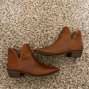 Plume by Faryl Robin Brown Ankle Bootie Size 8